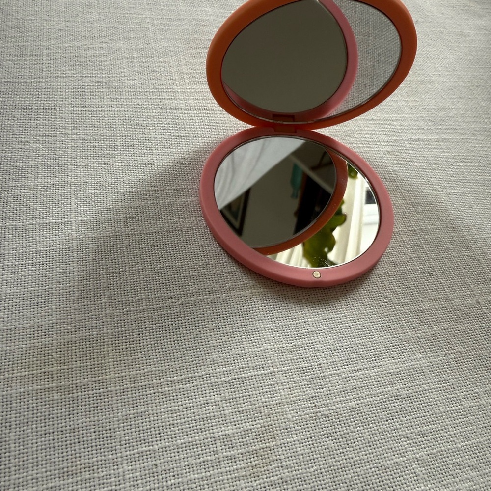 NARS mini compact round mirror